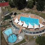 Happy Camp Mobile Homes In Balatontourist Fuered & Parque de Campismo 2*