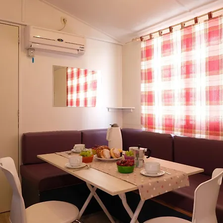 Happy Camp Mobile Homes In Balatontourist Füred Camping&bungalows Camping 2*