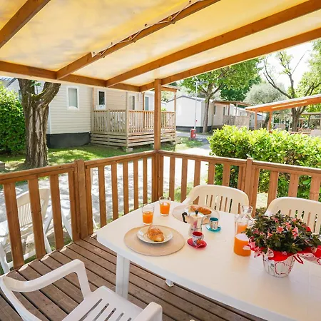 Happy Camp Mobile Homes In Balatontourist Fuered & Campsite