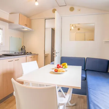 Happy Camp Mobile Homes In Balatontourist Fuered & 2*
