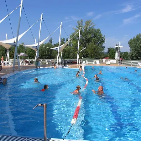 Kamp alanı Happy Camp Mobile Homes In Balatontourist Fuered & Balatonfüred