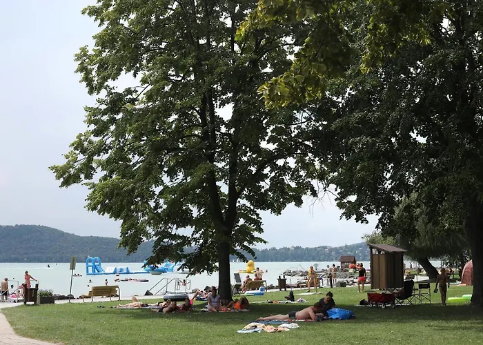 Happy Camp Mobile Homes In Balatontourist Fuered & אתר קמפינג 2*