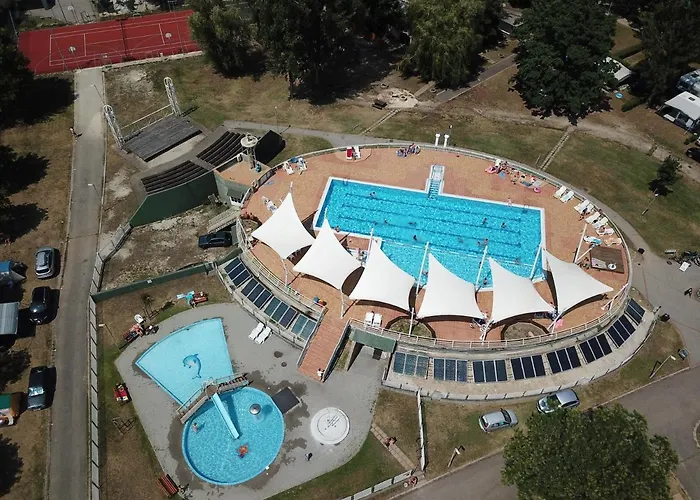 Happy Camp Mobile Homes In Balatontourist Fuered & Camping 2*