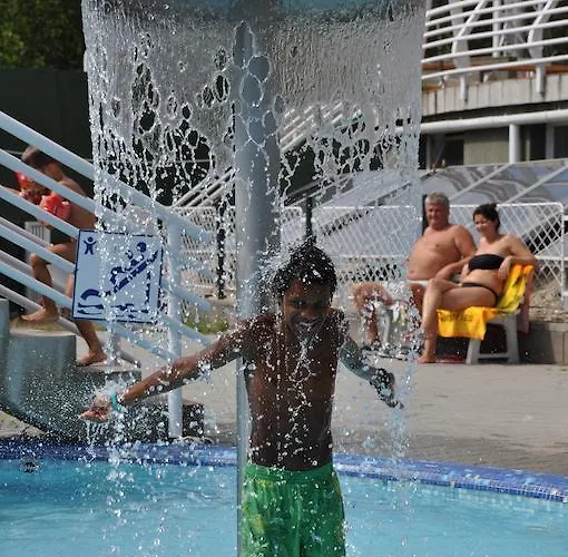 Happy Camp Mobile Homes In Balatontourist Fuered & אתר קמפינג באלאטונפורד