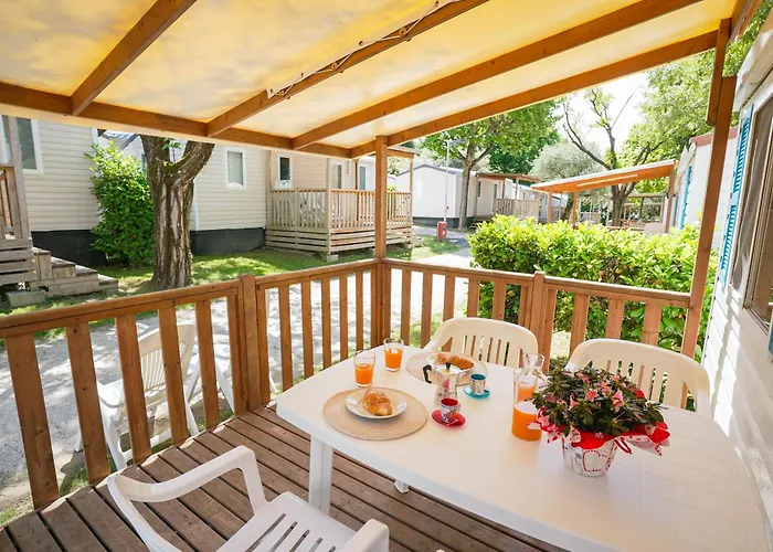 Happy Camp Mobile Homes In Balatontourist Fuered & Camping