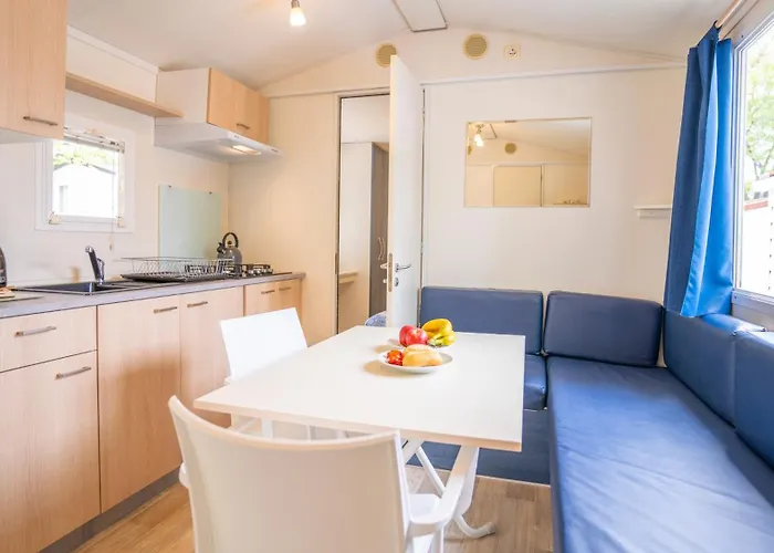 Happy Camp Mobile Homes In Balatontourist Fuered & 2*