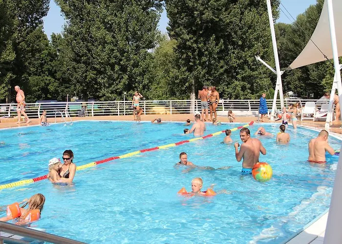 Happy Camp Mobile Homes In Balatontourist Fuered & Camping 2*