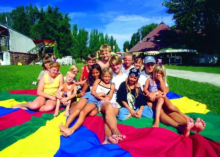 אתר קמפינג Happy Camp Mobile Homes In Balatontourist Fuered & באלאטונפורד